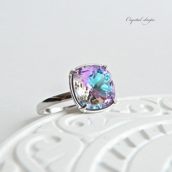 レア色 ヴィトレイルライト|大粒 スクエア スワロフスキー リング|ファンタジー 角度で色が変わる