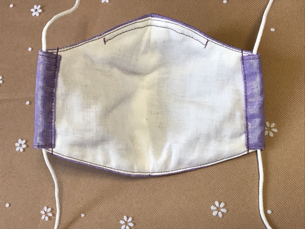 オーガンジー素材のパープルマスク