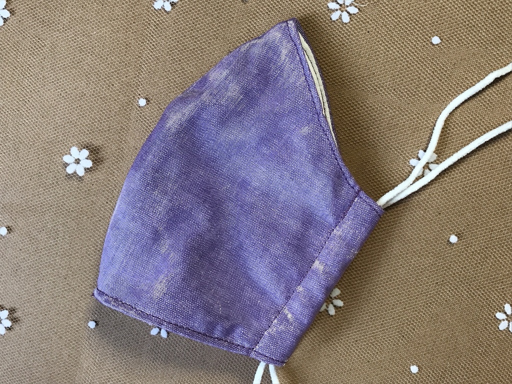 オーガンジー素材のパープルマスク