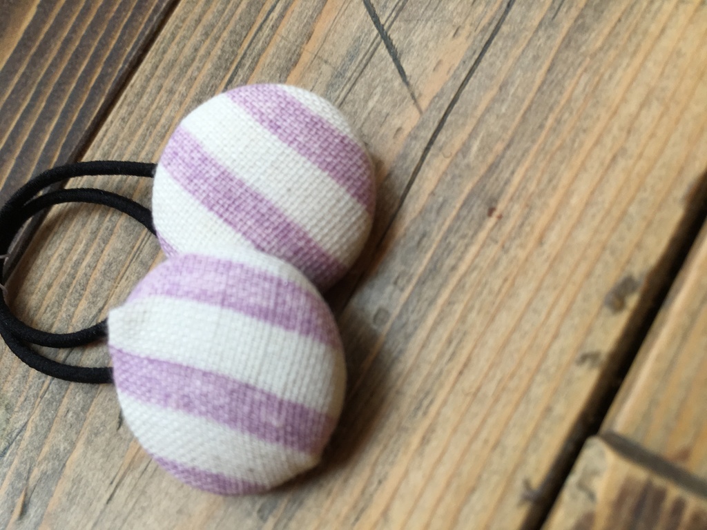 くるみボタンのヘアゴム