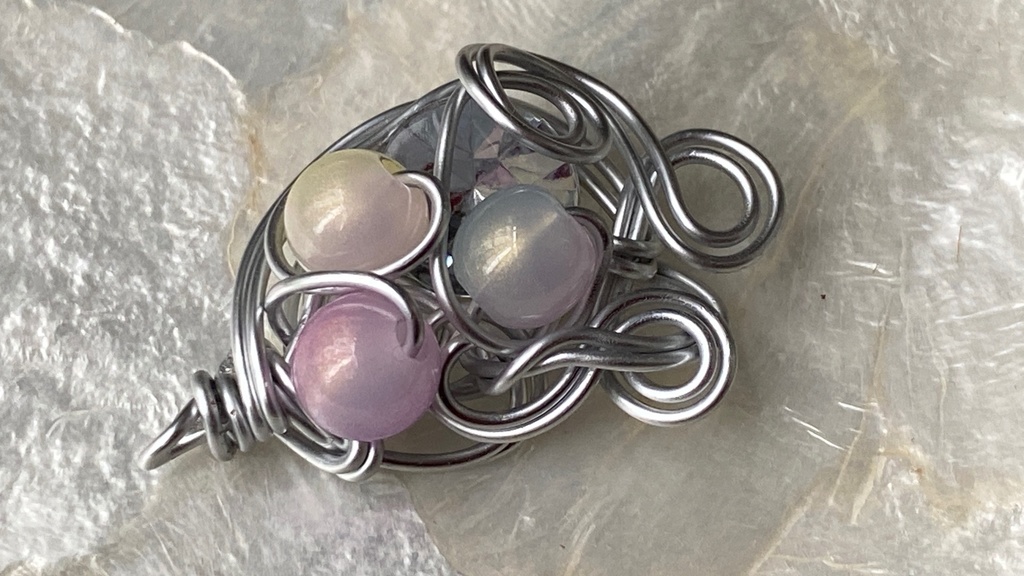 光のクリスタル ペンダントトップ