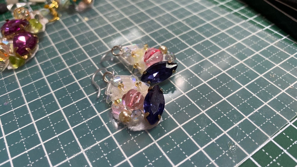 オートクチュール刺繍風ピアス