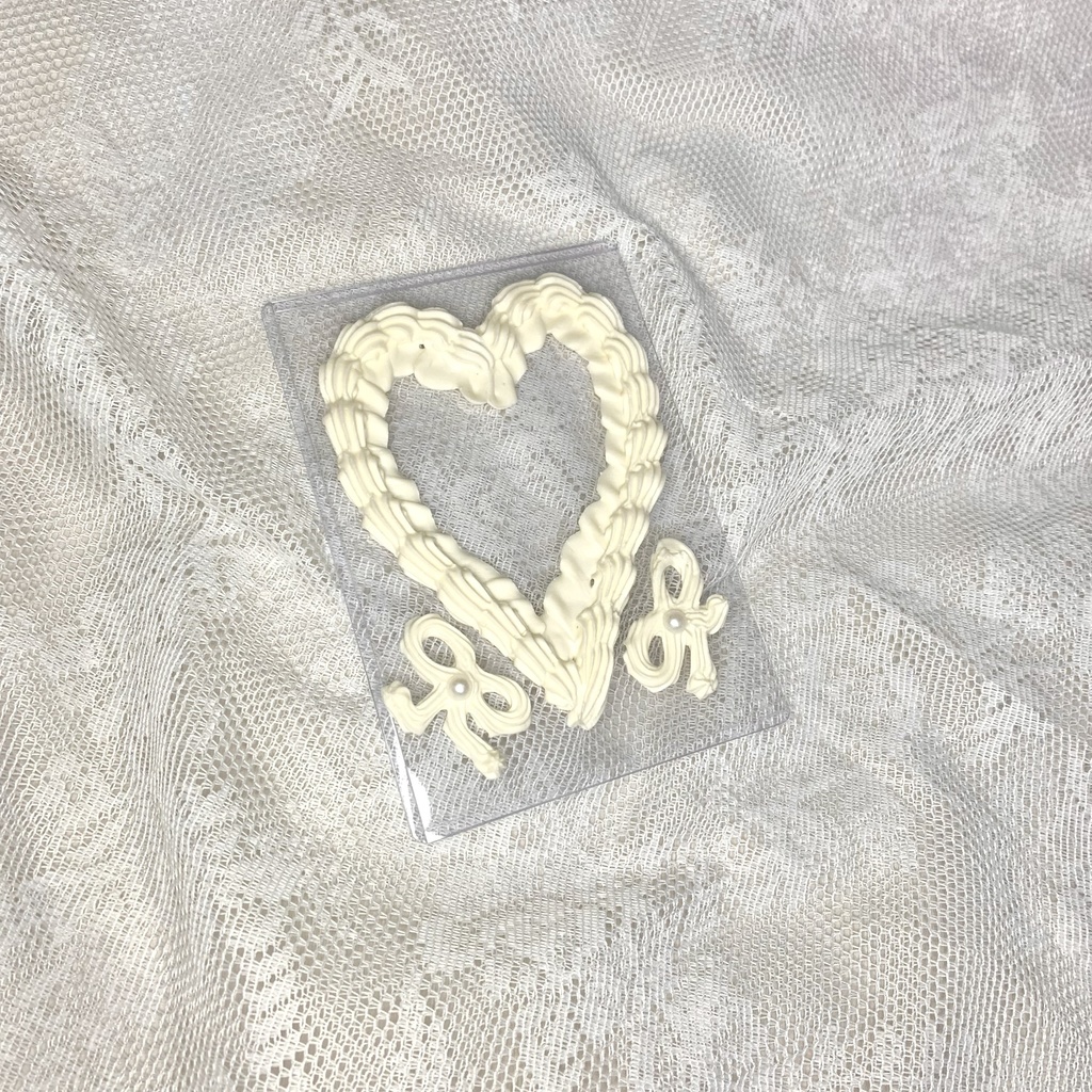 【B7】縦入れ硬質カードケースホイップデコ【W3】