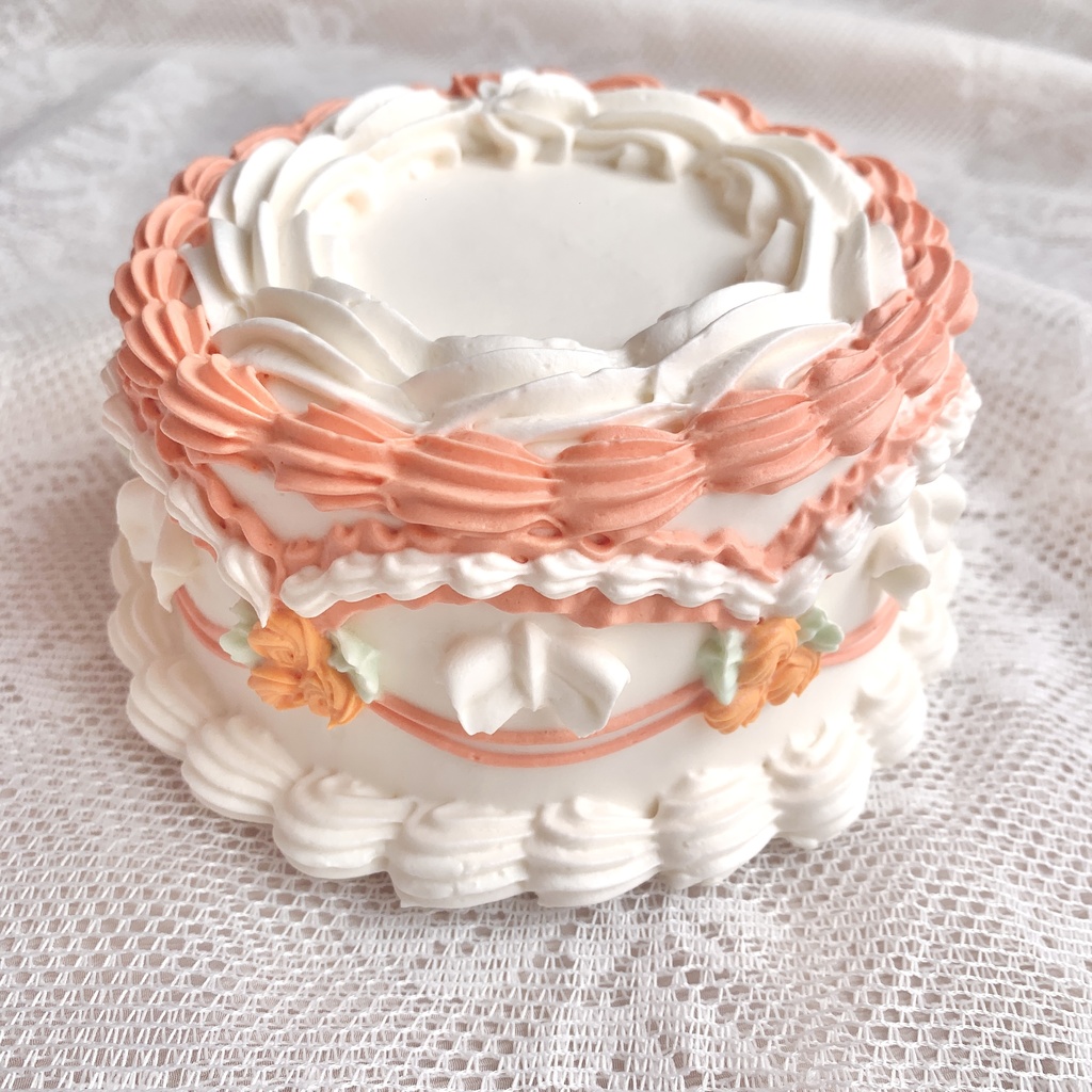 白いリボンとオレンジのお花のフェイクケーキ【46】