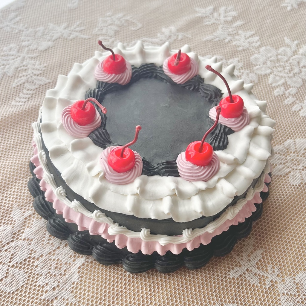 まっくろなクリームとチェリーのフェイクケーキ【85】