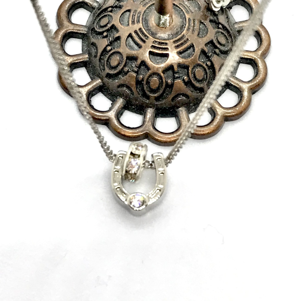 ホースシューネックレス