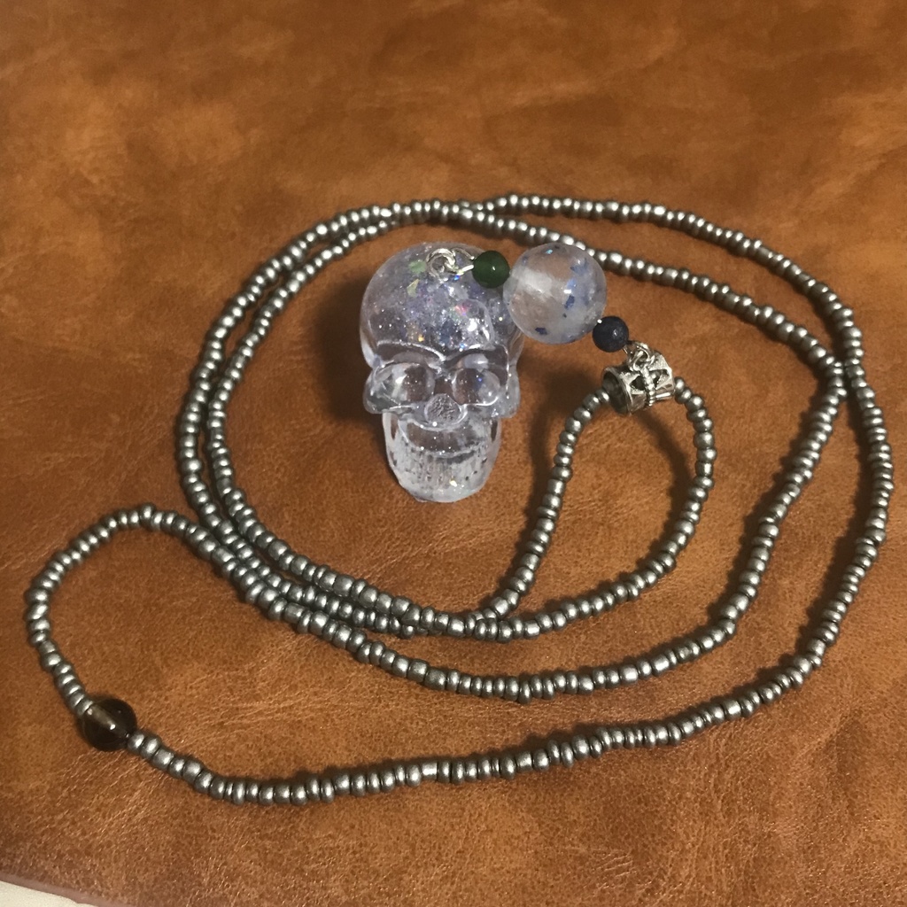 目を合わせてはならぬ。