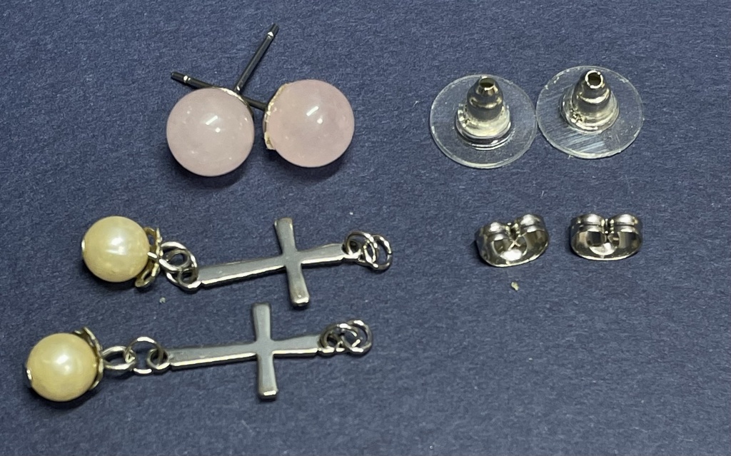 ピンクカルセドニーピアス