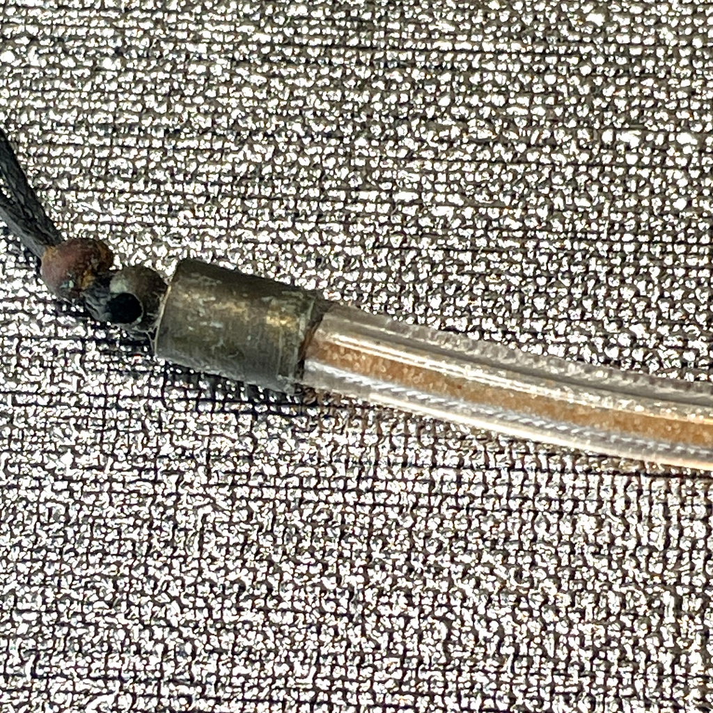 サハラ砂漠の砂入りチューブチョーカー