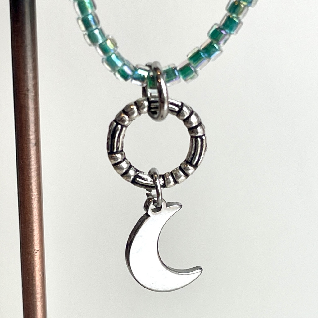 蔓草の銀月ネックレス