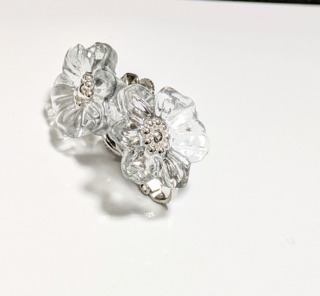 普段使いができる推しカラーイヤリング