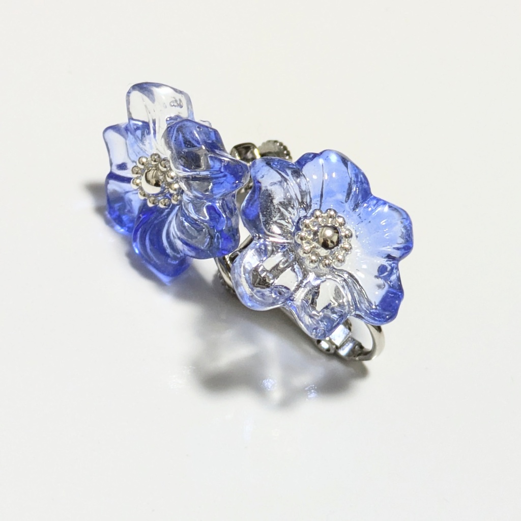 普段使いができる推しカラーイヤリング