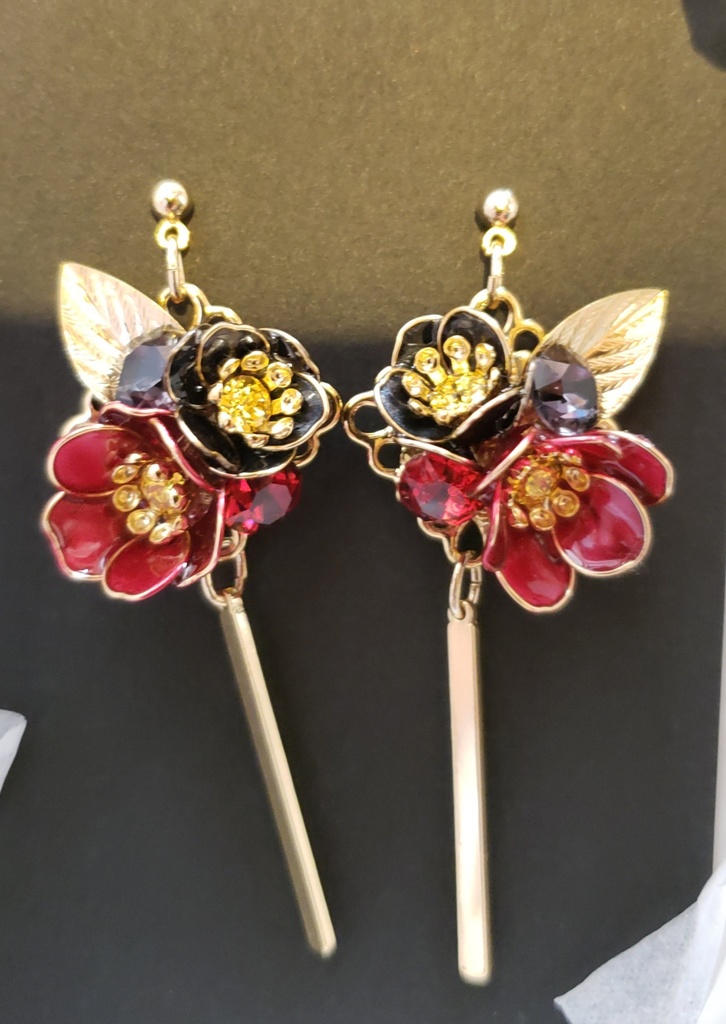 「椿ピアス」