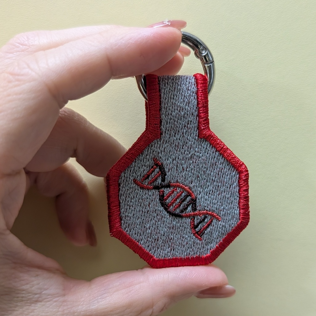 【生物界隈】DNAと染色体のリバーシブル刺繍キーホルダー/バッグチャーム