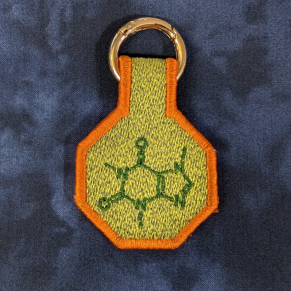 【化学界隈】カフェイン構造式と紅茶のリバーシブル刺繍キーホルダー/バッグチャーム
