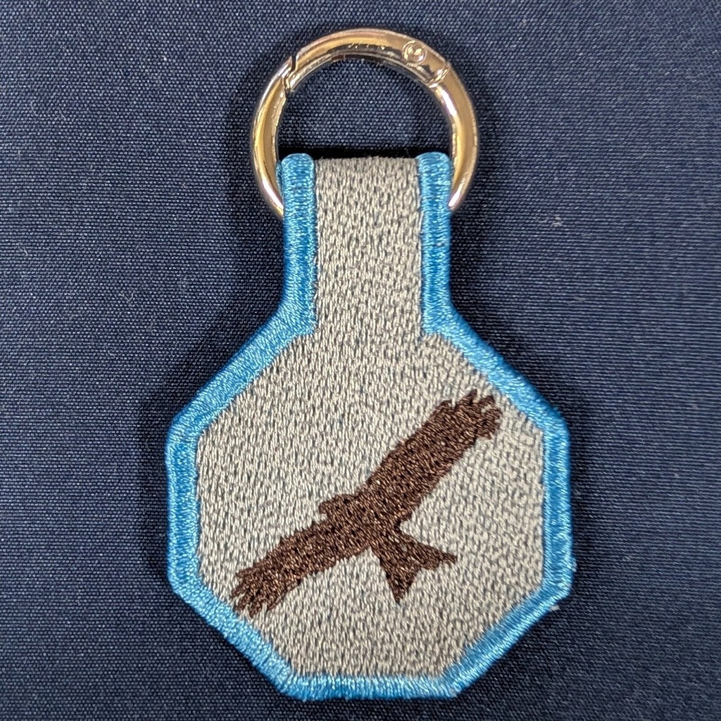 ハンググライダーとトンビの刺繍チャーム