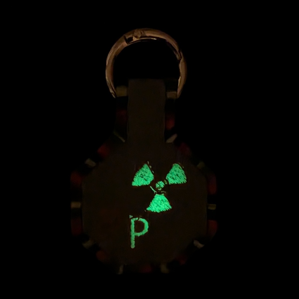 T2ファージと³²P(ハーシーとチェイス)の蓄光刺繍チャーム