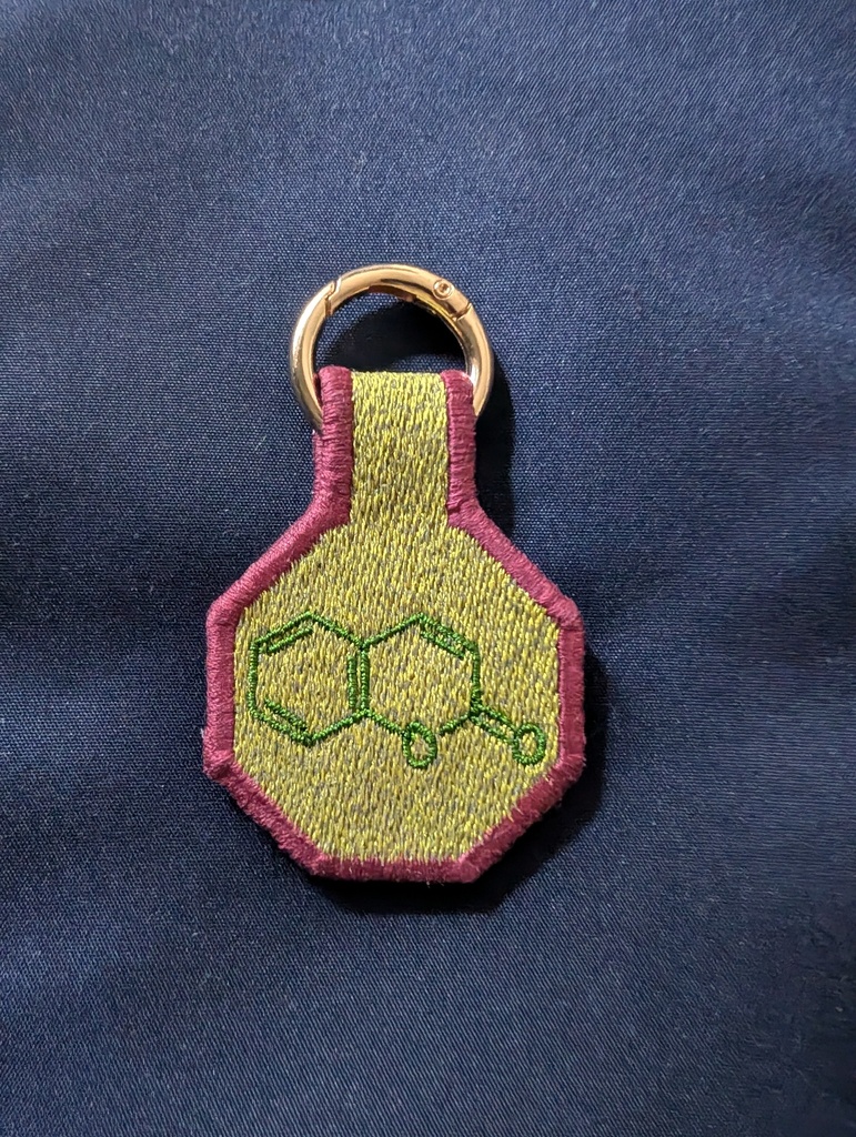 桜餅道明寺とクマリンの刺繍チャーム