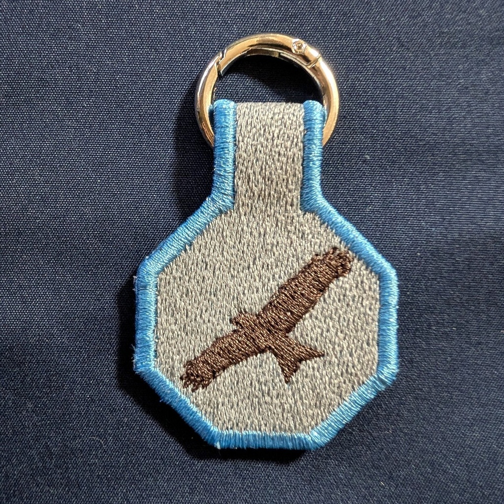 パラグライダーとトンビの刺繍チャーム