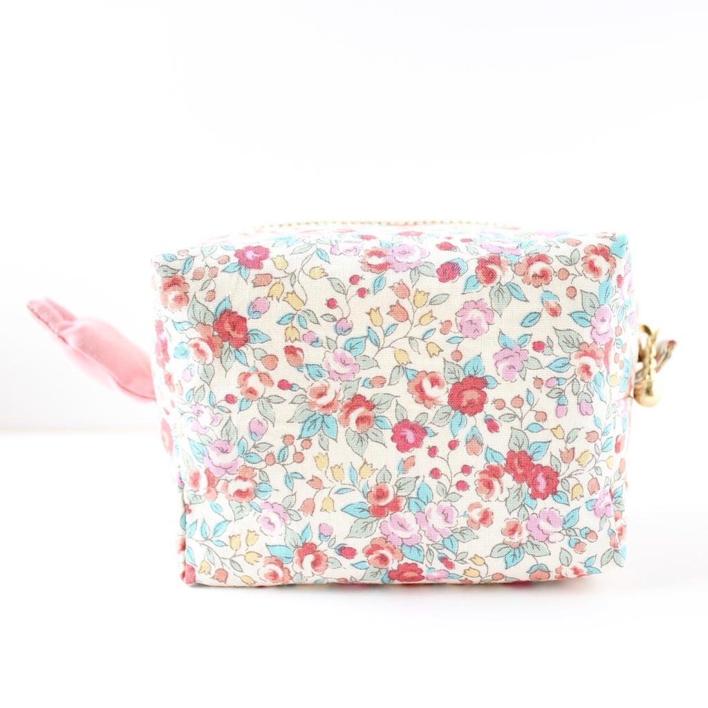 【B級品】うさぎが生えてるポーチ