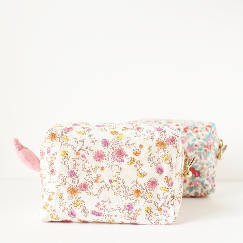 【B級品】うさぎが生えてるポーチ