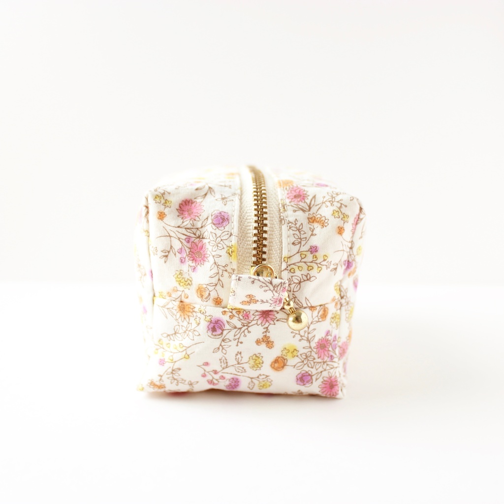 【B級品】うさぎが生えてるポーチ