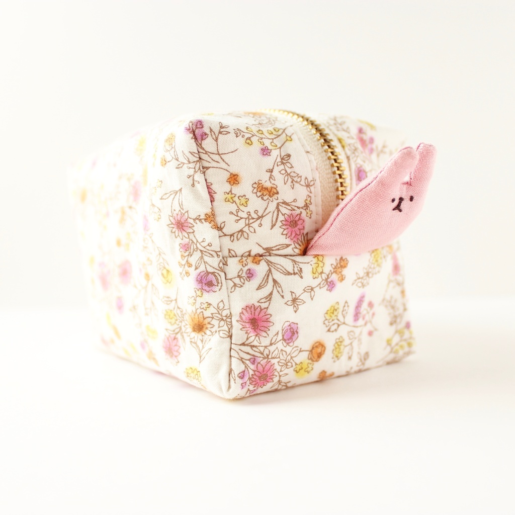 【B級品】うさぎが生えてるポーチ