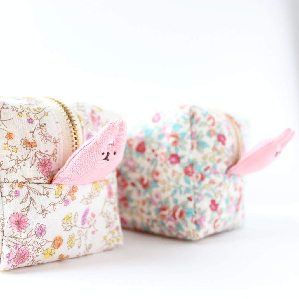 【B級品】うさぎが生えてるポーチ