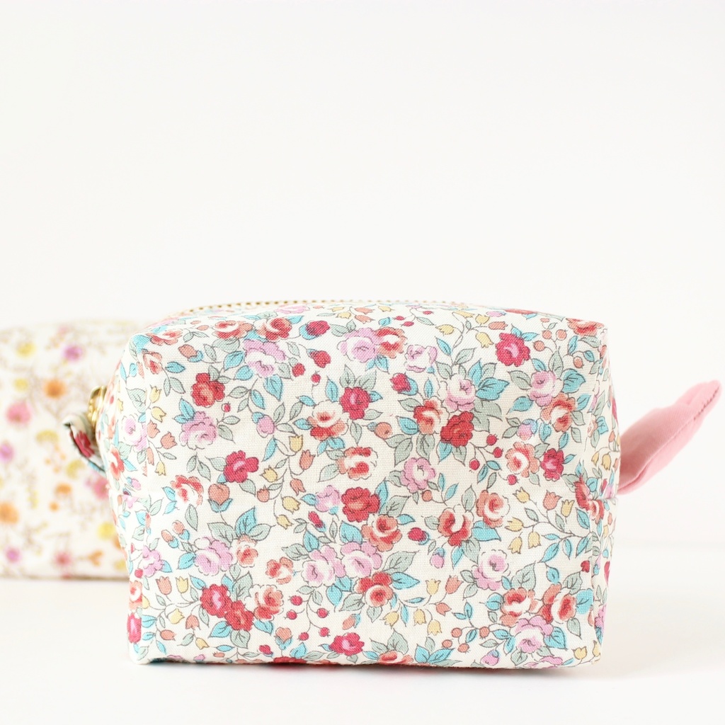 【B級品】うさぎが生えてるポーチ