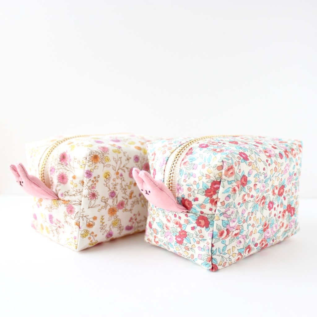 【B級品】うさぎが生えてるポーチ