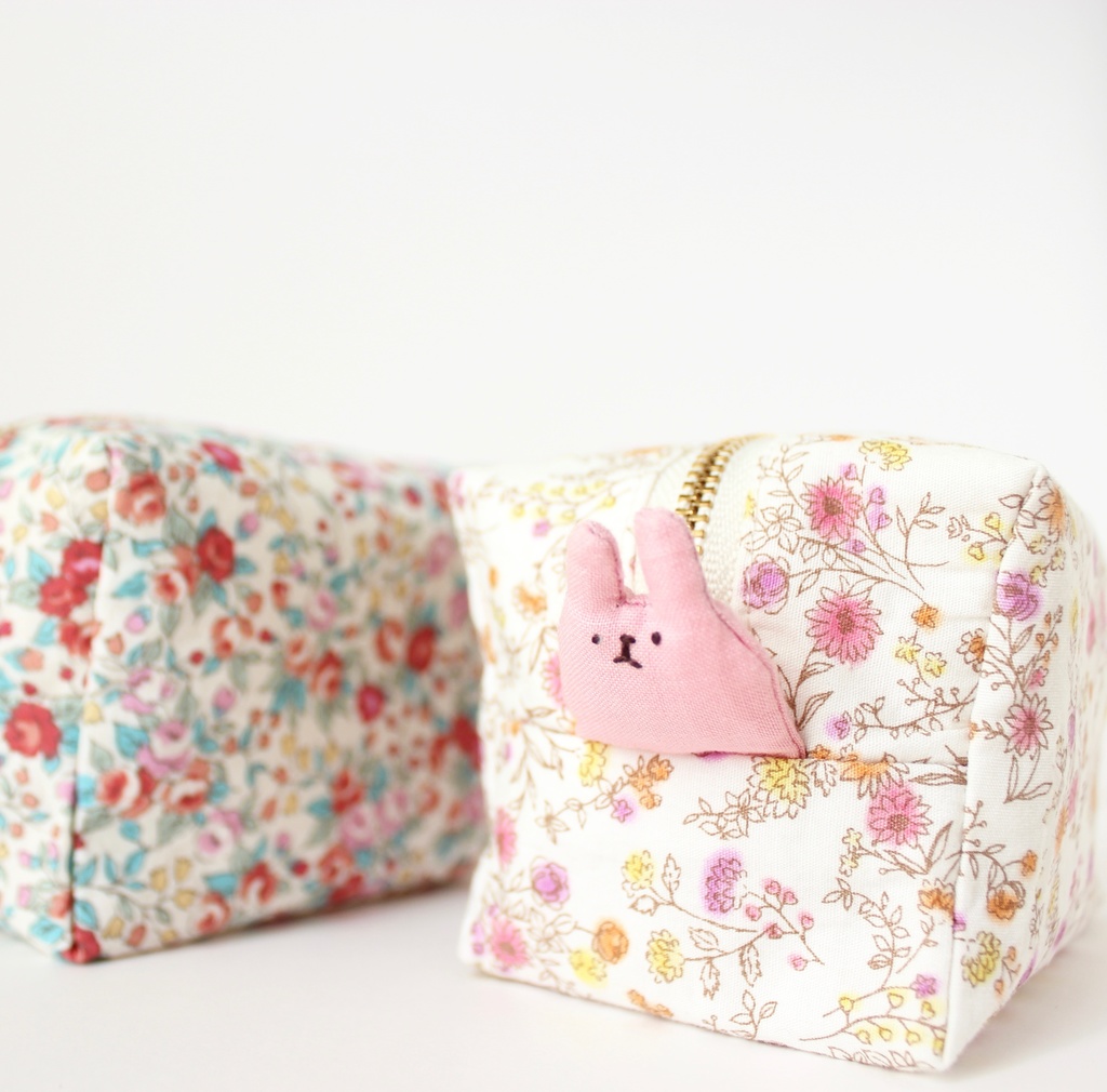 【B級品】うさぎが生えてるポーチ