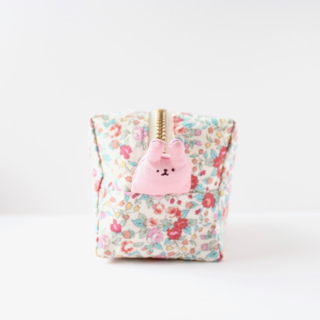 【B級品】うさぎが生えてるポーチ