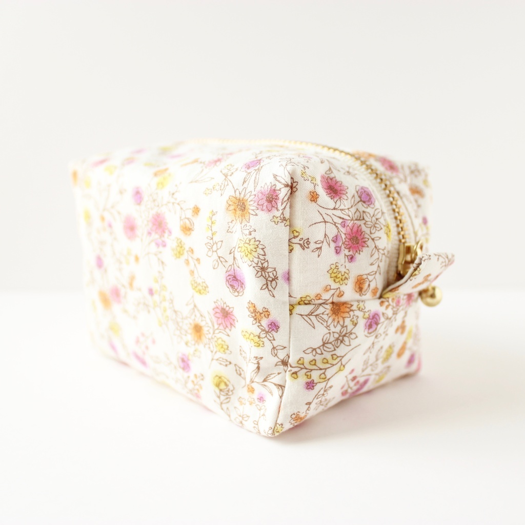 【B級品】うさぎが生えてるポーチ