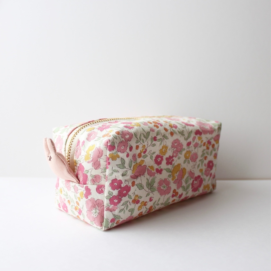 【B級品】うさぎが生えてるしかくいポーチ