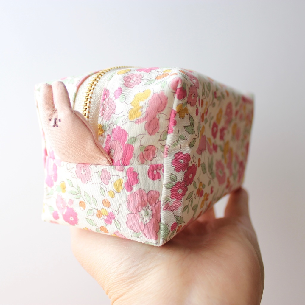 【B級品】うさぎが生えてるしかくいポーチ