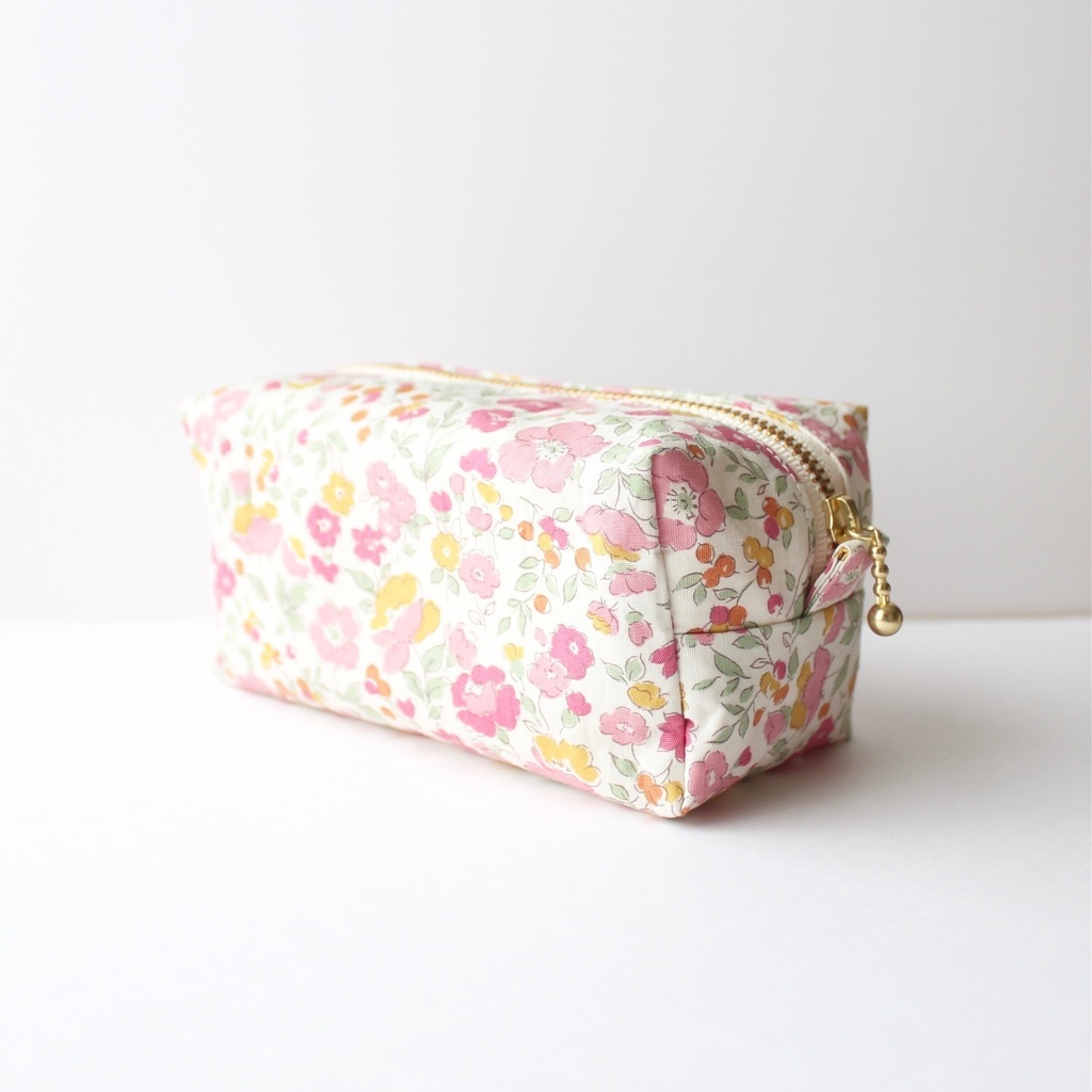 【B級品】うさぎが生えてるしかくいポーチ