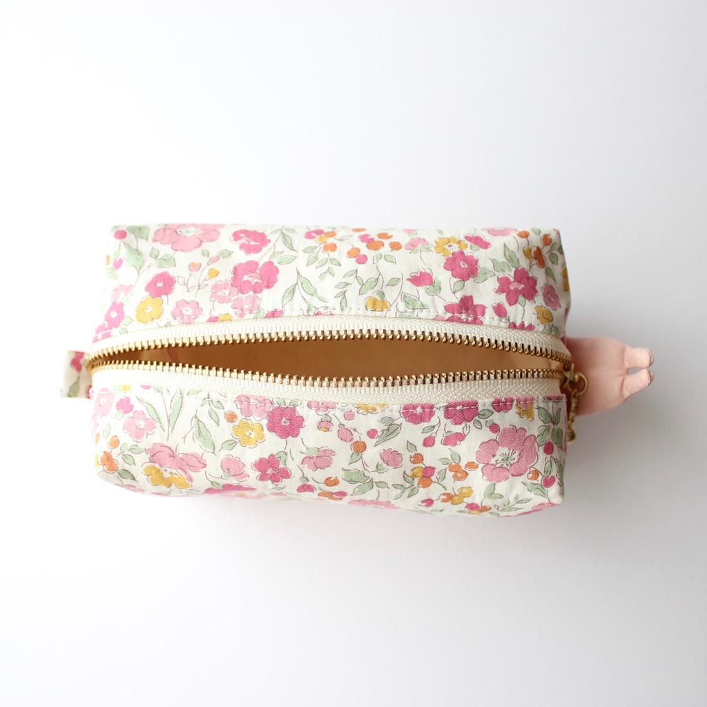 【B級品】うさぎが生えてるしかくいポーチ