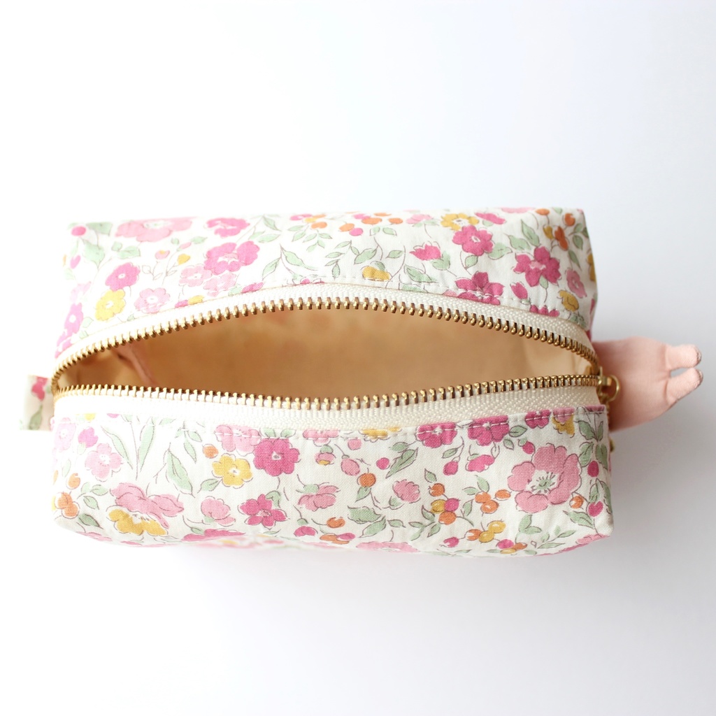 【B級品】うさぎが生えてるしかくいポーチ