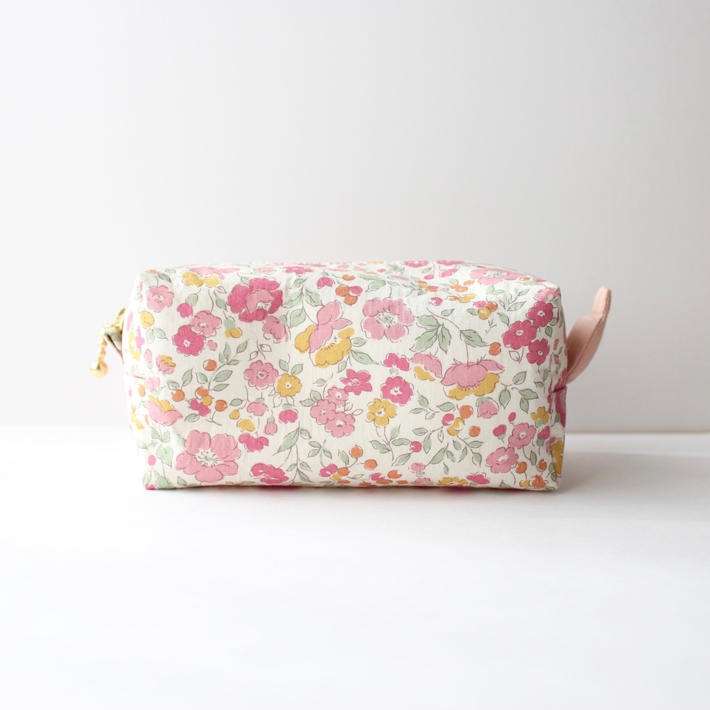 【B級品】うさぎが生えてるしかくいポーチ