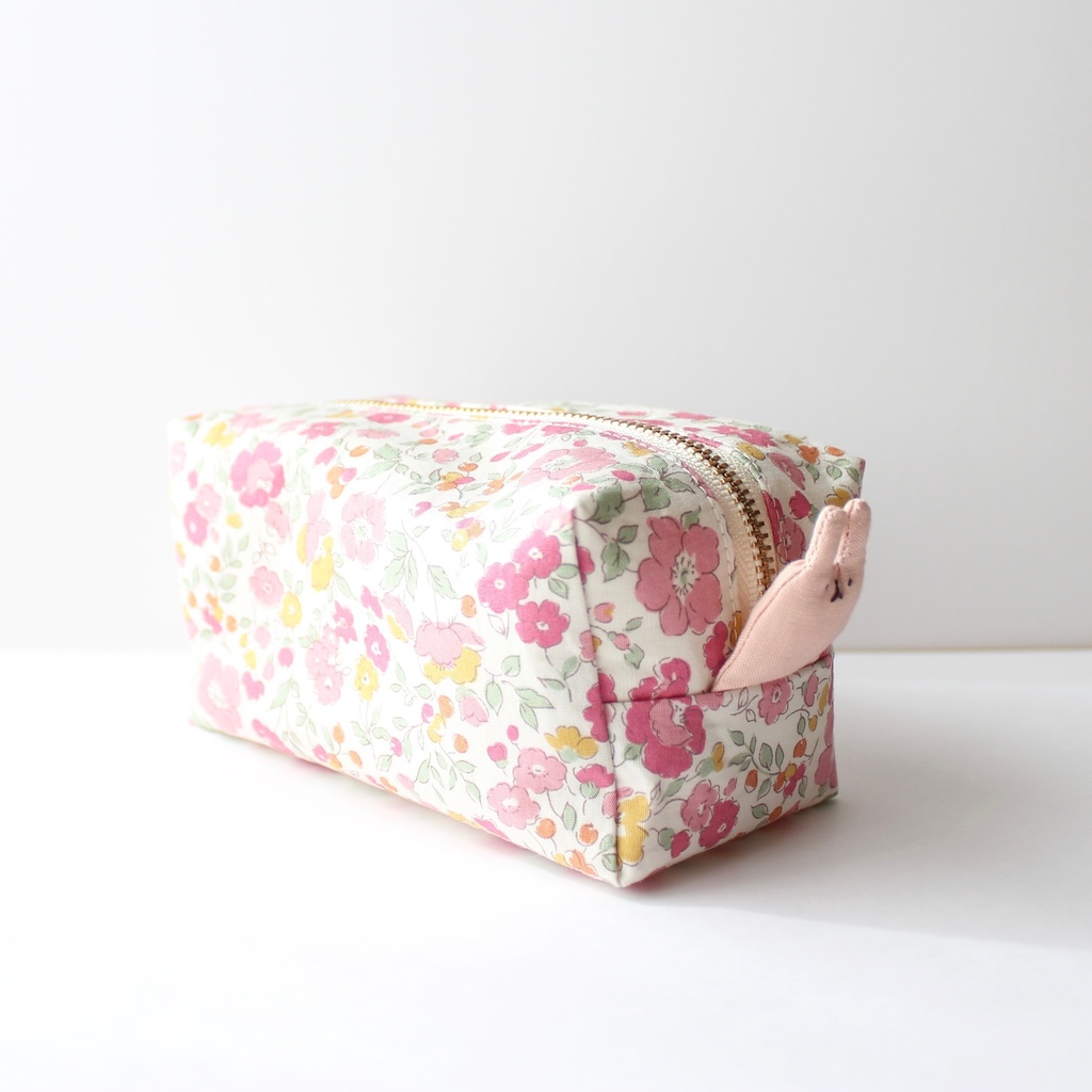 【B級品】うさぎが生えてるしかくいポーチ