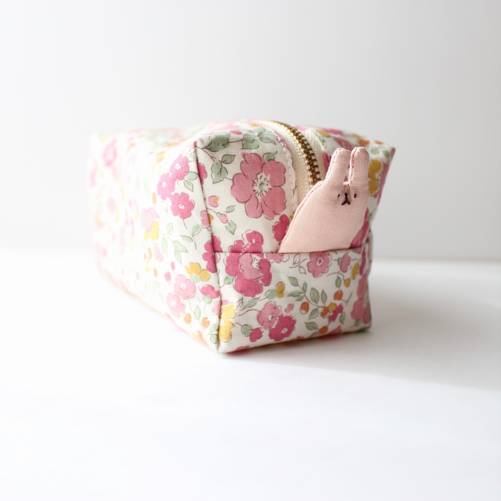 【B級品】うさぎが生えてるしかくいポーチ