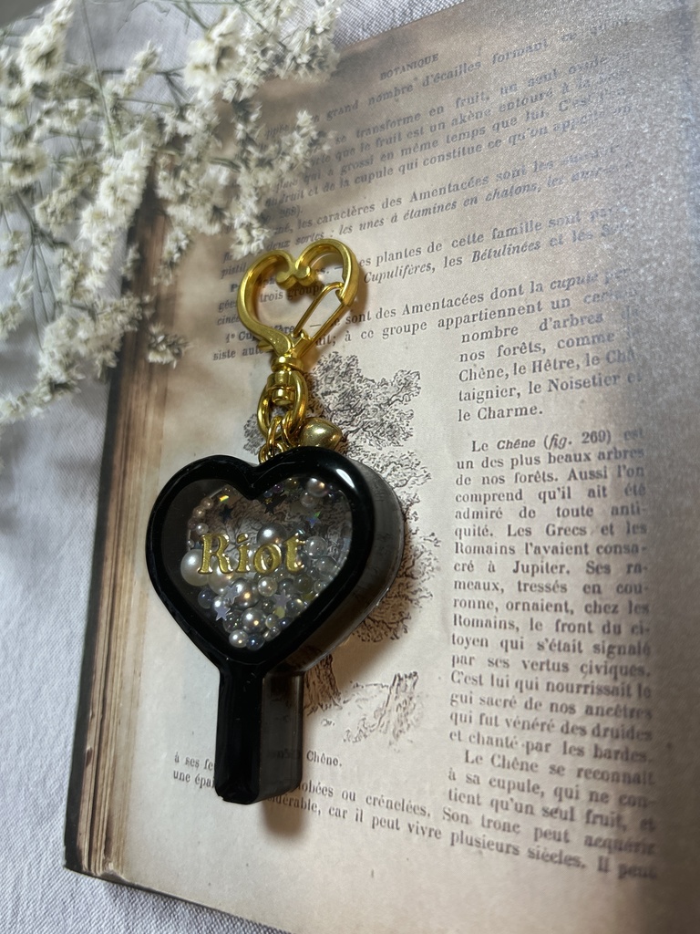 ダメプリ リオットさんハートうちわ型シェイカーキーホルダー