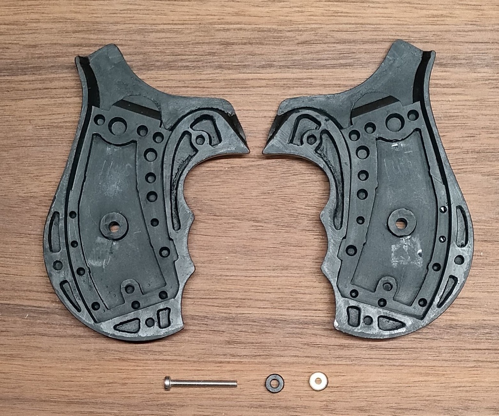 タナカ R8リボルバー用 コンバットグリップ GM-01 マットブラック