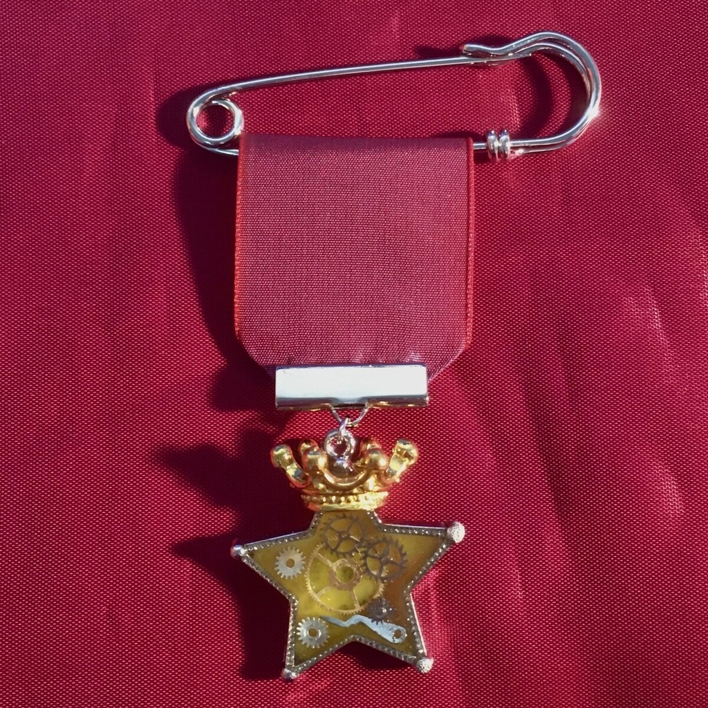 Starscream brooch 1