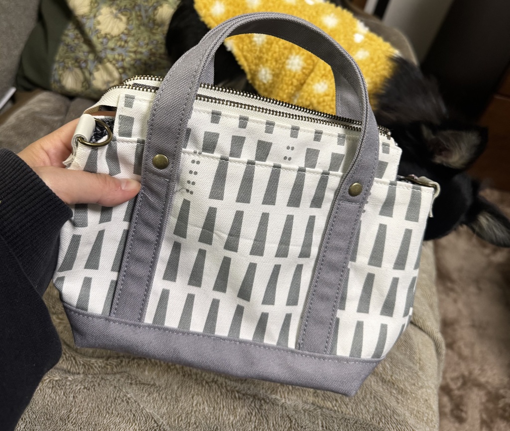 グレーの幾何学ミニトート