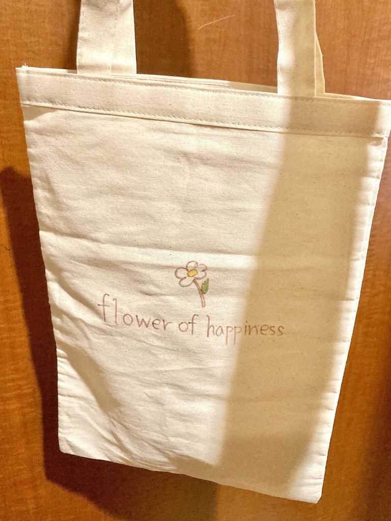 【手描きトートバッグ】ルナハと小さなおはな【四葉の魔女ルナハとクローバー魔法学校】