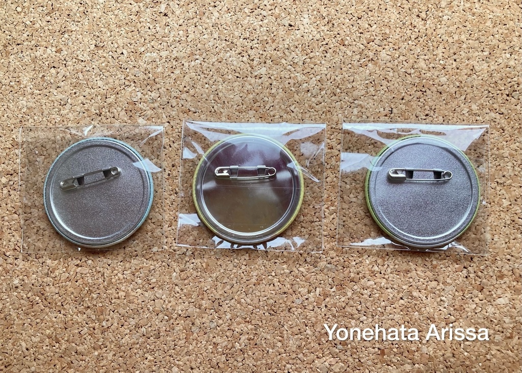 丸型缶バッジ「ぺちゃ犬たちとフルーツ」シリーズ