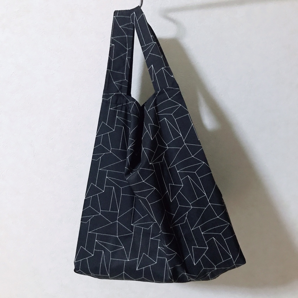 軽〜い畳めるポケット付きエコバッグ