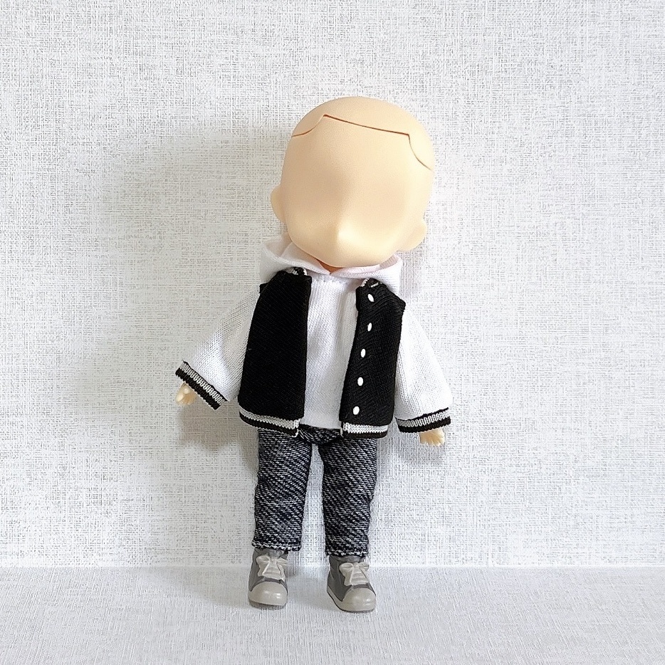 スタジャン(白袖)+フード付きノースリーブ