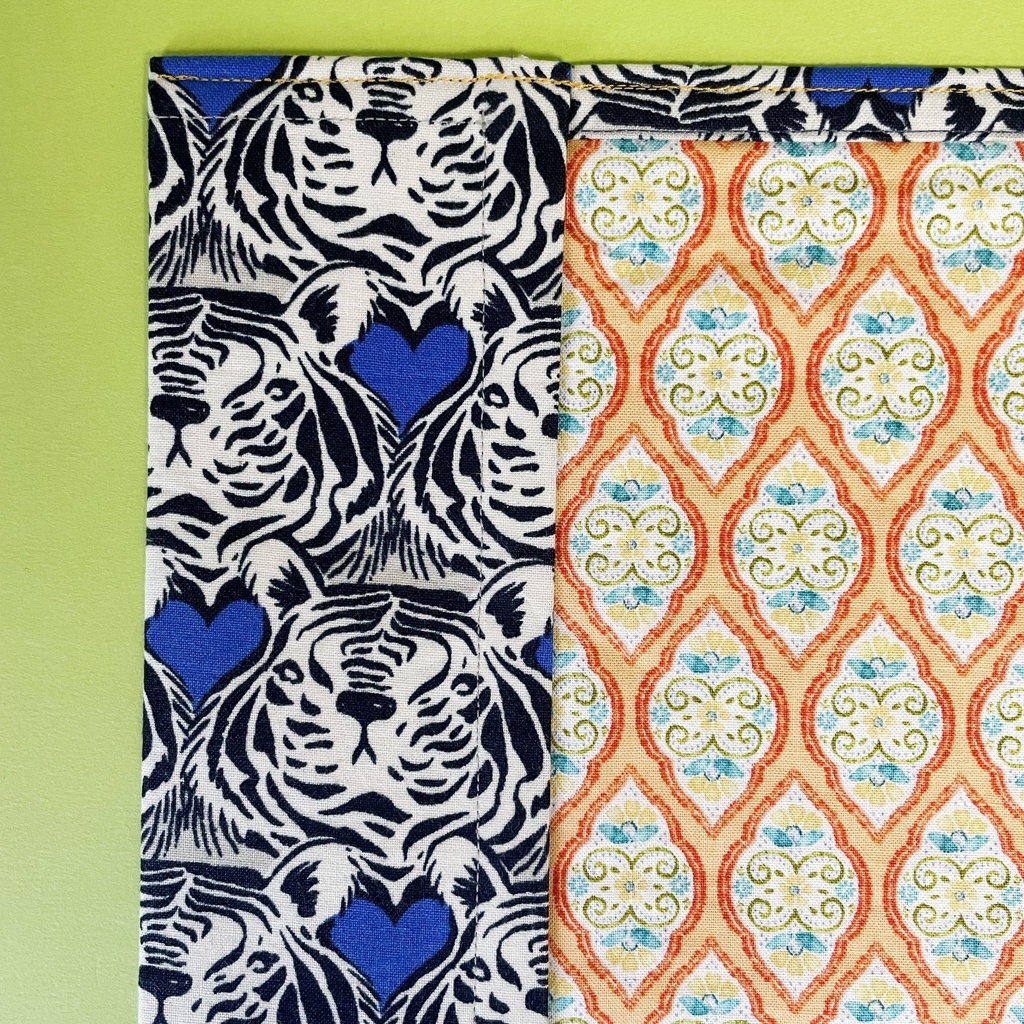 ブックカバー 青年コミックサイズ 【🐯タイガーハート💖】